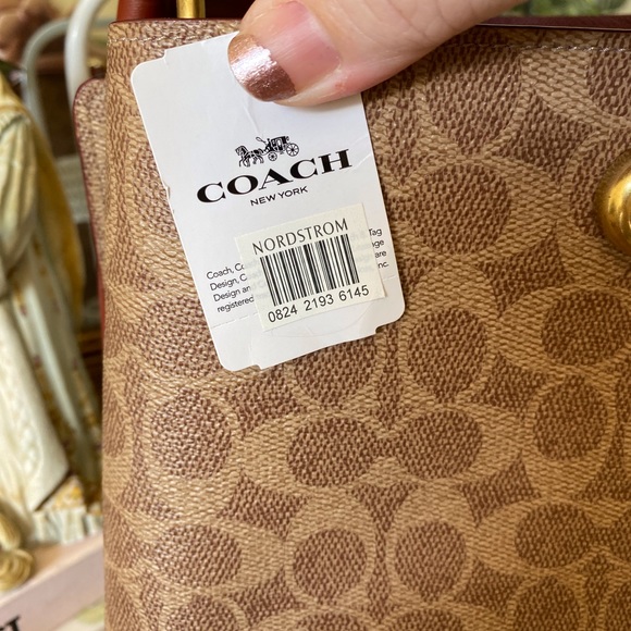 Coach Willow Bucket Bag NWT in Signature Canvas - Picture 5 of 7